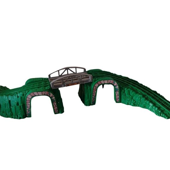 GeoTrax Tracktown Railway B1836 Train Set & Remote Controlled Train - Picture 2 of 10